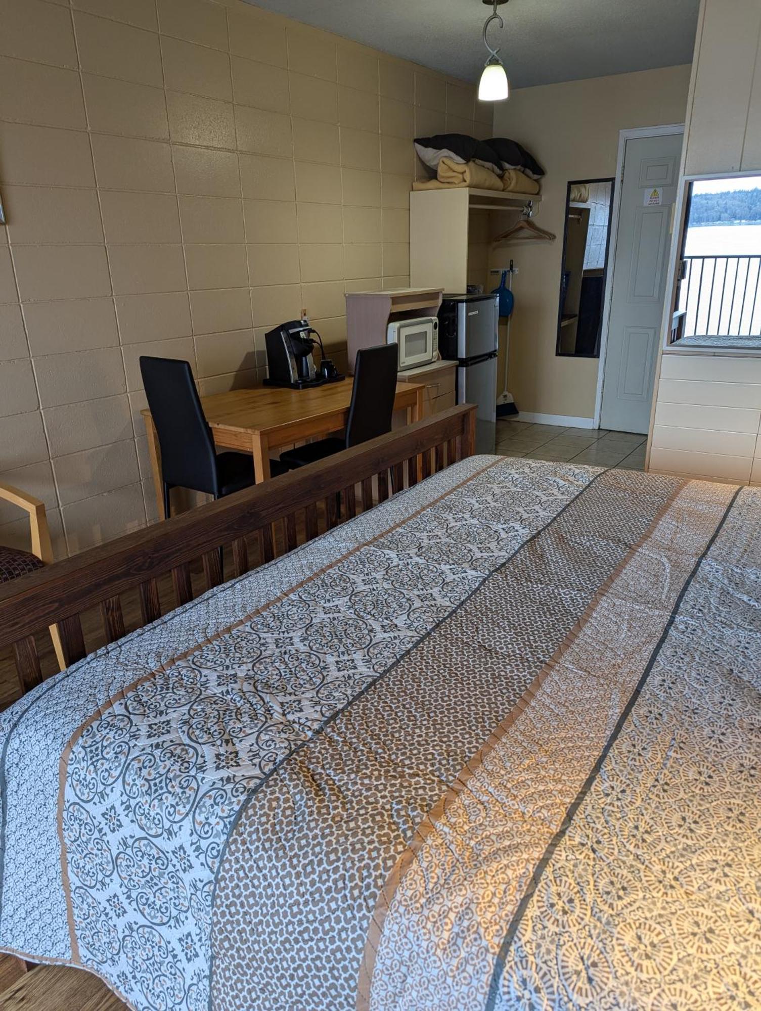 Above Tide Motel Campbell River Buitenkant foto