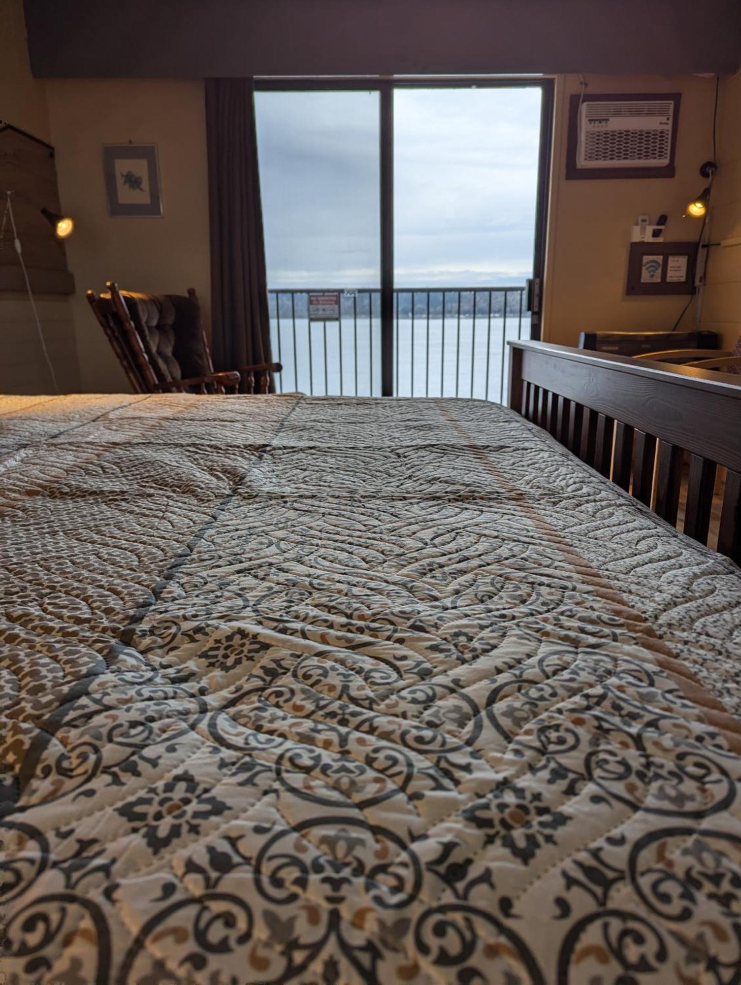 Above Tide Motel Campbell River Buitenkant foto